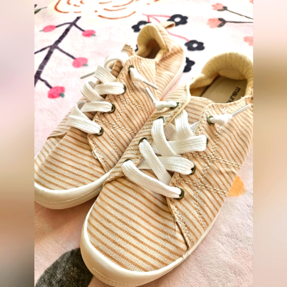 Maurices Mustard Yellow & Cream Striped Scrunch Back Sneakers Size 9